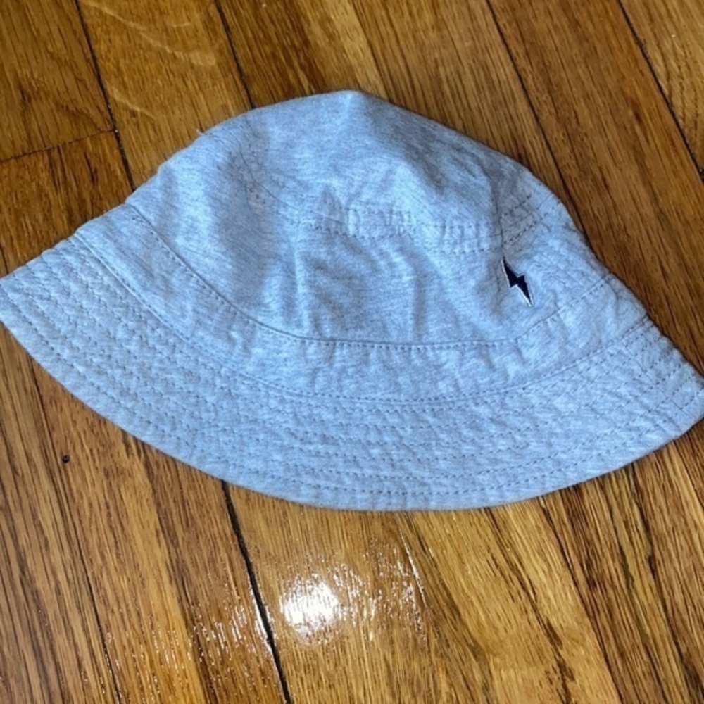 H&M lighting bolt soft toddler bucket hat 4y fit us at 3T EUC.